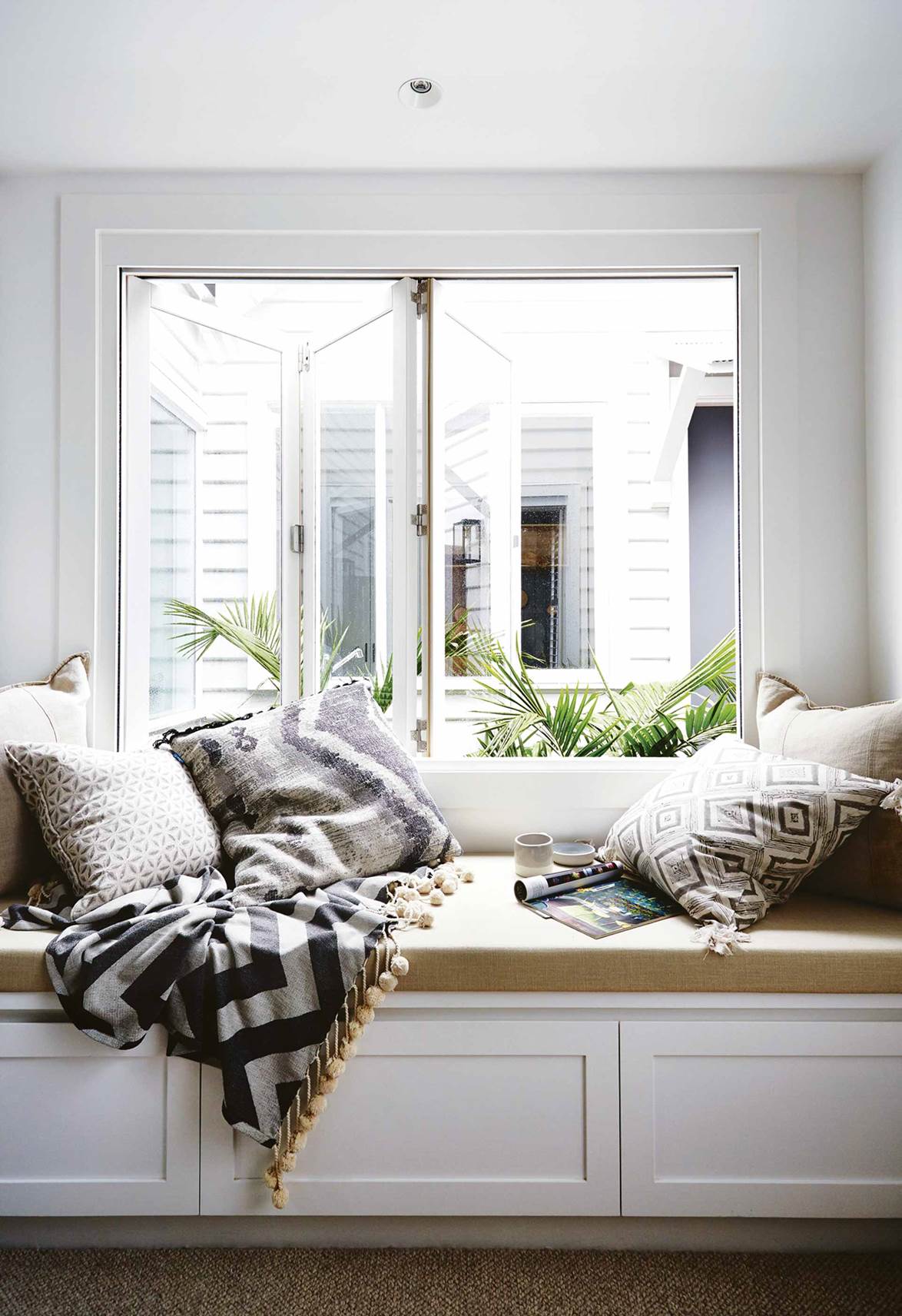 window-seat-deanne-jolly-homes-to-love
